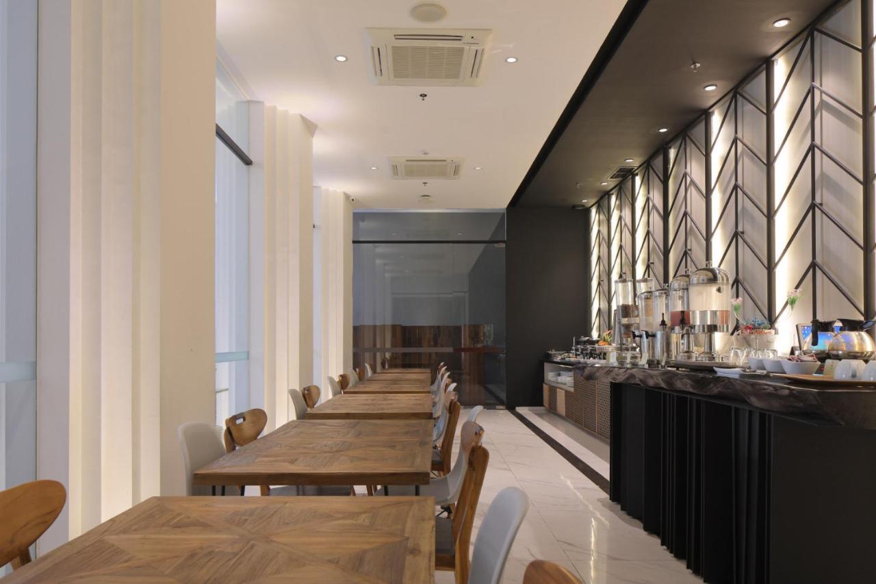 Delua Hotel Jakarta Exterior photo